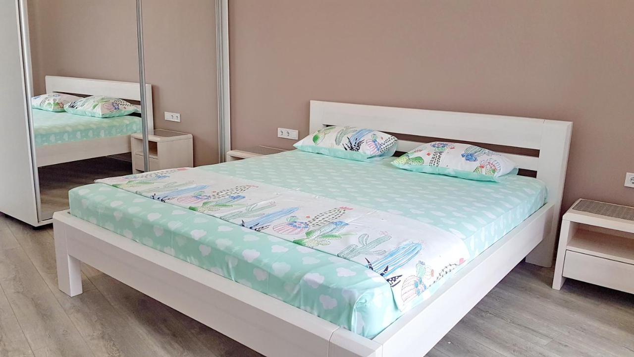 Most City Apart-Hotel Днепър Екстериор снимка